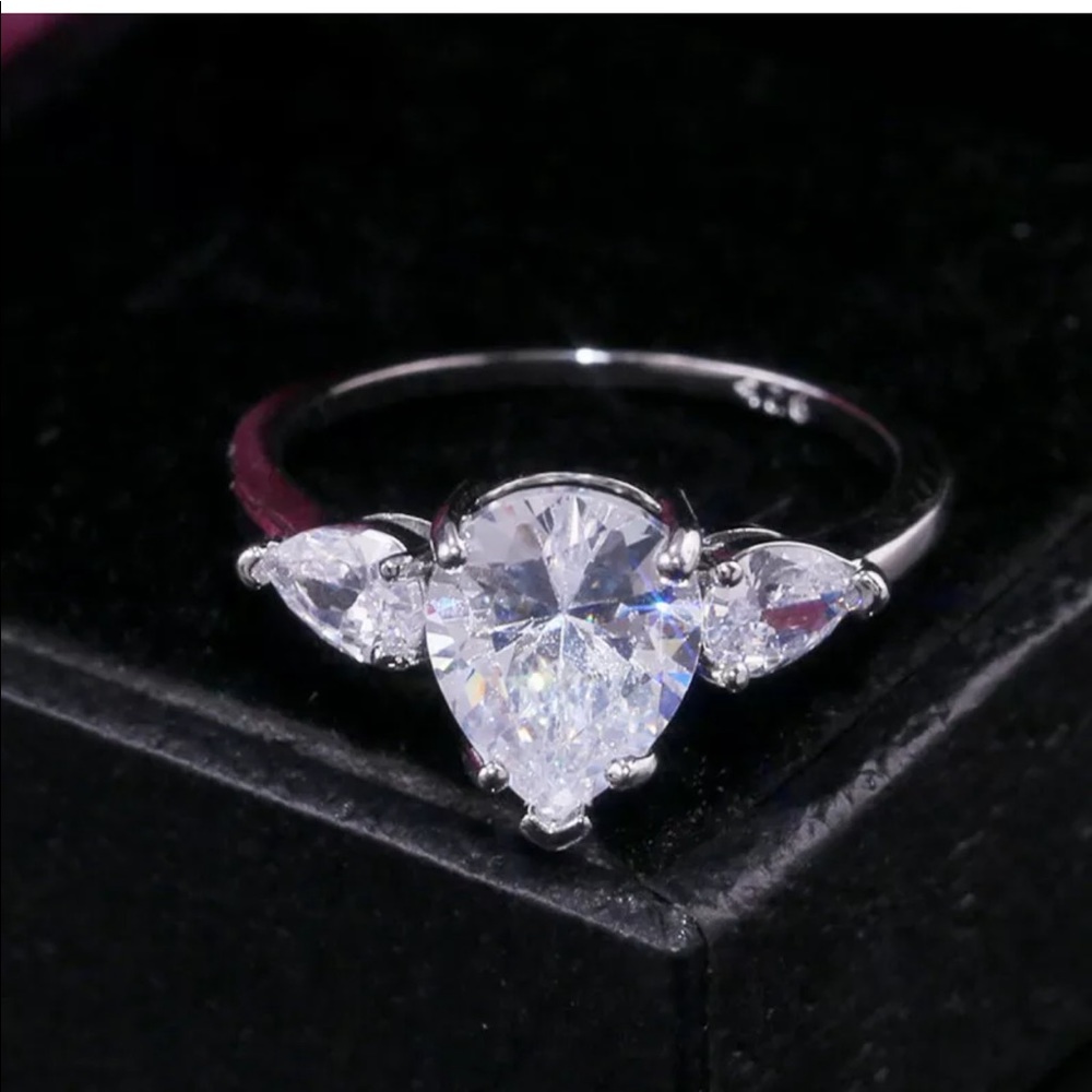 NEW* womens ring engagement wedding bridal pear ring - Picture 2 of 2